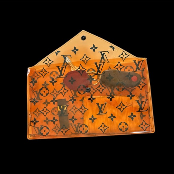 COPY - LUIS VUITTON MONOGRAM CLEAR POUCH - Picture 4 of 7